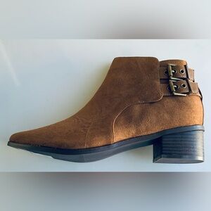 Avenue women’s ankle boots